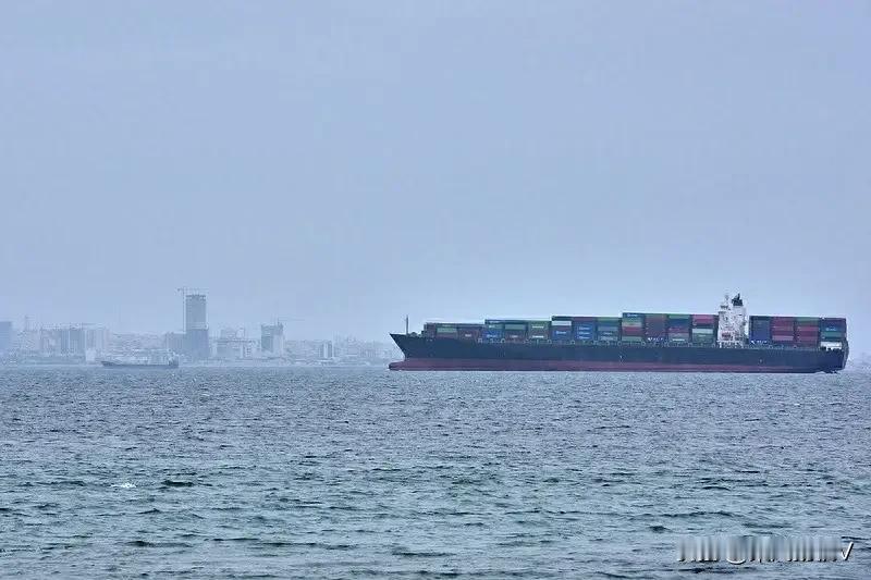 当地时间4月23日，伊朗议会副议长称，首笔霍尔木兹海峡通行费收入已汇入中央银行账