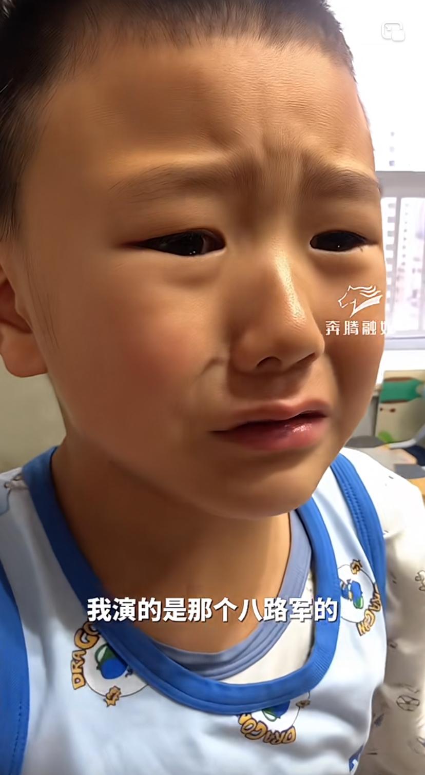 爱国的DNA是刻在骨子里的！
近日，内蒙古一幼儿园萌娃元旦演出，听到老师给自己安