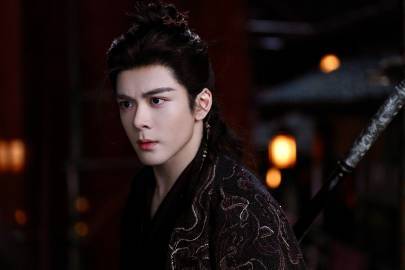 德塔文谈曾舜晞曾舜晞月鳞绮纪没白演德塔文精准夸到点上！曾舜晞打戏拳拳到肉超燃哇 