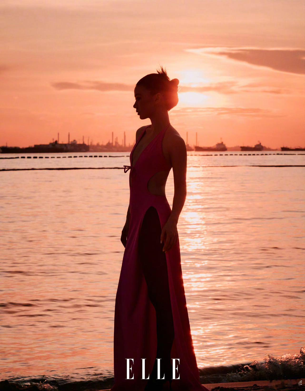 单依纯海陆世界大片 谁懂啊！这组海陆世界大片太惊艳，复古与先锋碰撞出别样火花，明