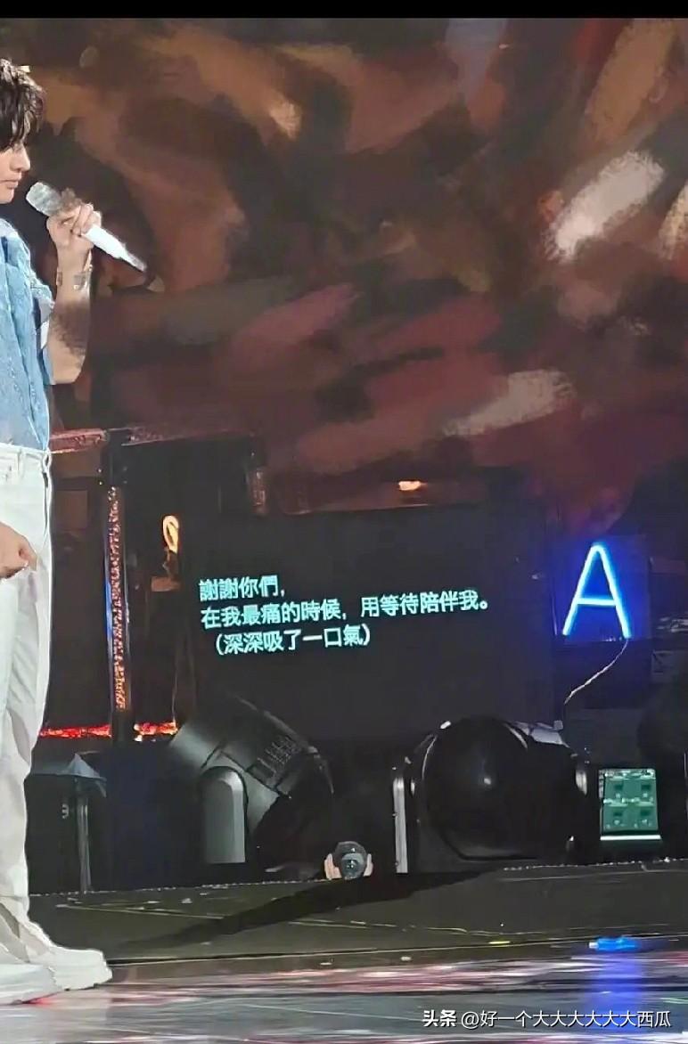 现在的提词器内容已经需要做到这个地步了吗？
连说句话后面的情绪都要提示出来，
那