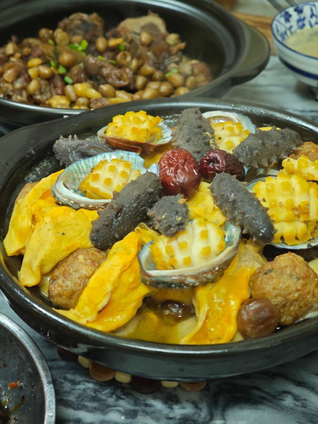 家里团年啦每年家里的大厨各自发力~就是外面吃不到的真材实料和美味~我爸这梅干菜扣