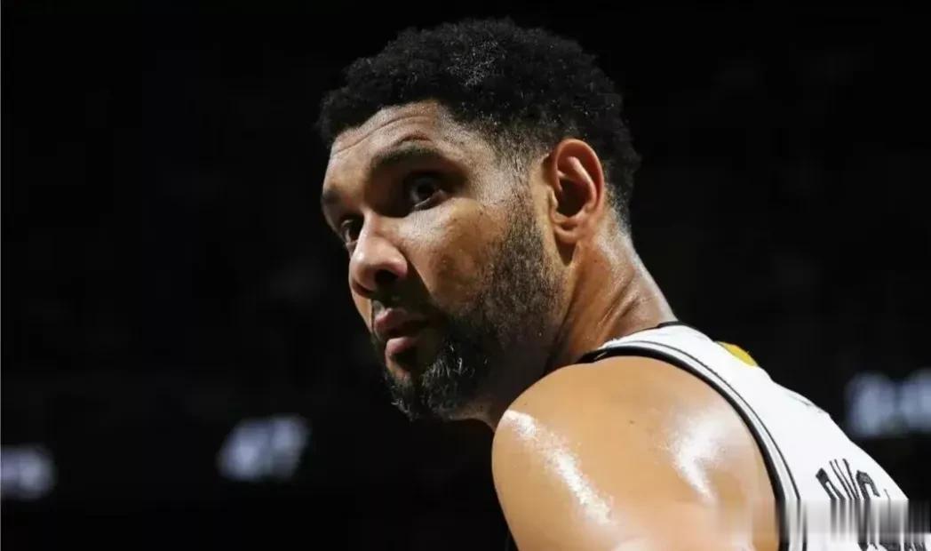 NBA生涯25次周最佳，历史仅有4人做到，邓肯真可惜！
1、詹姆斯（61次）
现