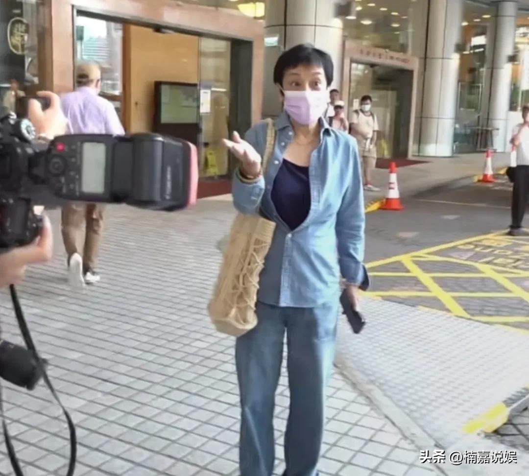 港圈女大佬，像“雄鹰”一样的女人施南生，生病住院，好友张艾嘉，林青霞现身探望，前