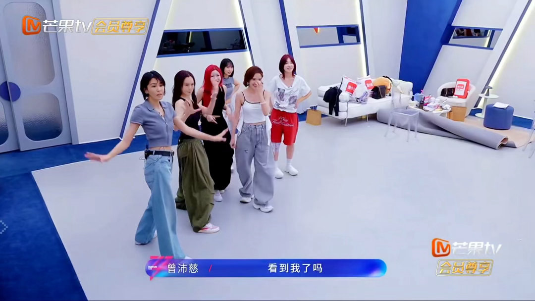 曾沛慈教范玮琪邪修式练舞曾沛慈教范玮琪跳舞救命浪姐这段练舞也太搞笑！曾沛慈耐心带