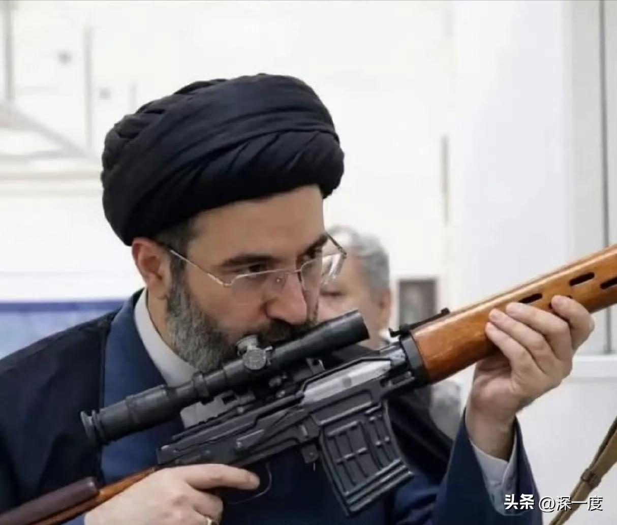 伊朗媒体已正式确认，新任最高领袖穆杰塔巴遇袭受伤。此前媒体曾预告穆杰塔巴将发表公