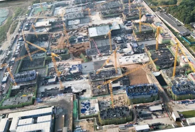 西安姜仁锦荟城项目坐落于西安市高新区，具体位置在纬三十四路以南、经四十四路以东。