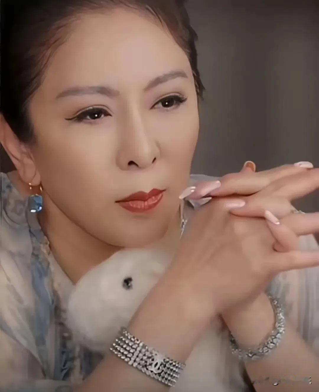 向太，还是女人了解女人！


7月15日，向太陈岚引起网友关注！
起因是她在直播