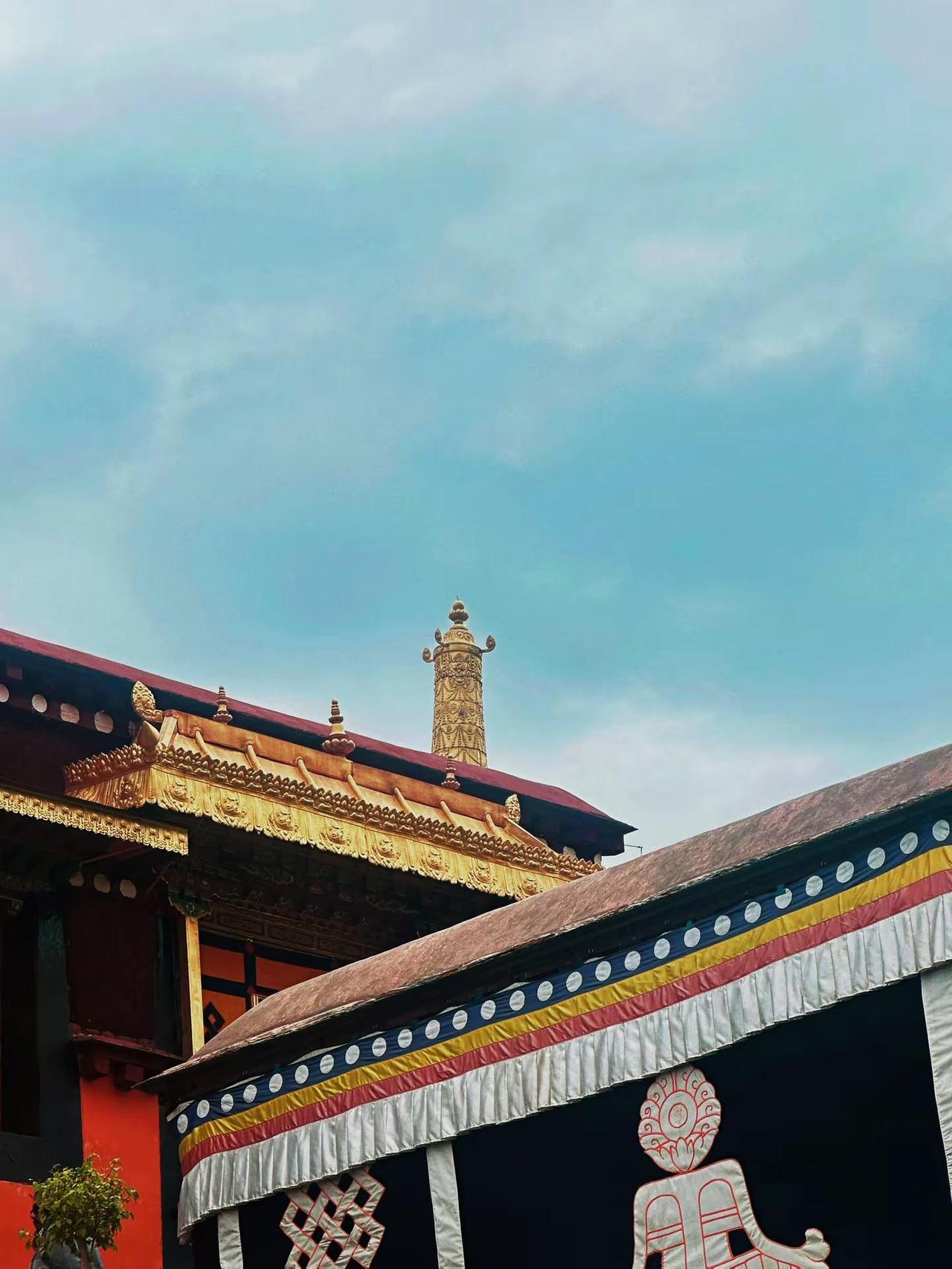 文成公主，没有留下名字。有人说。你叫李雪。我宁愿相信，你就是李雪，为雪域高原筑起