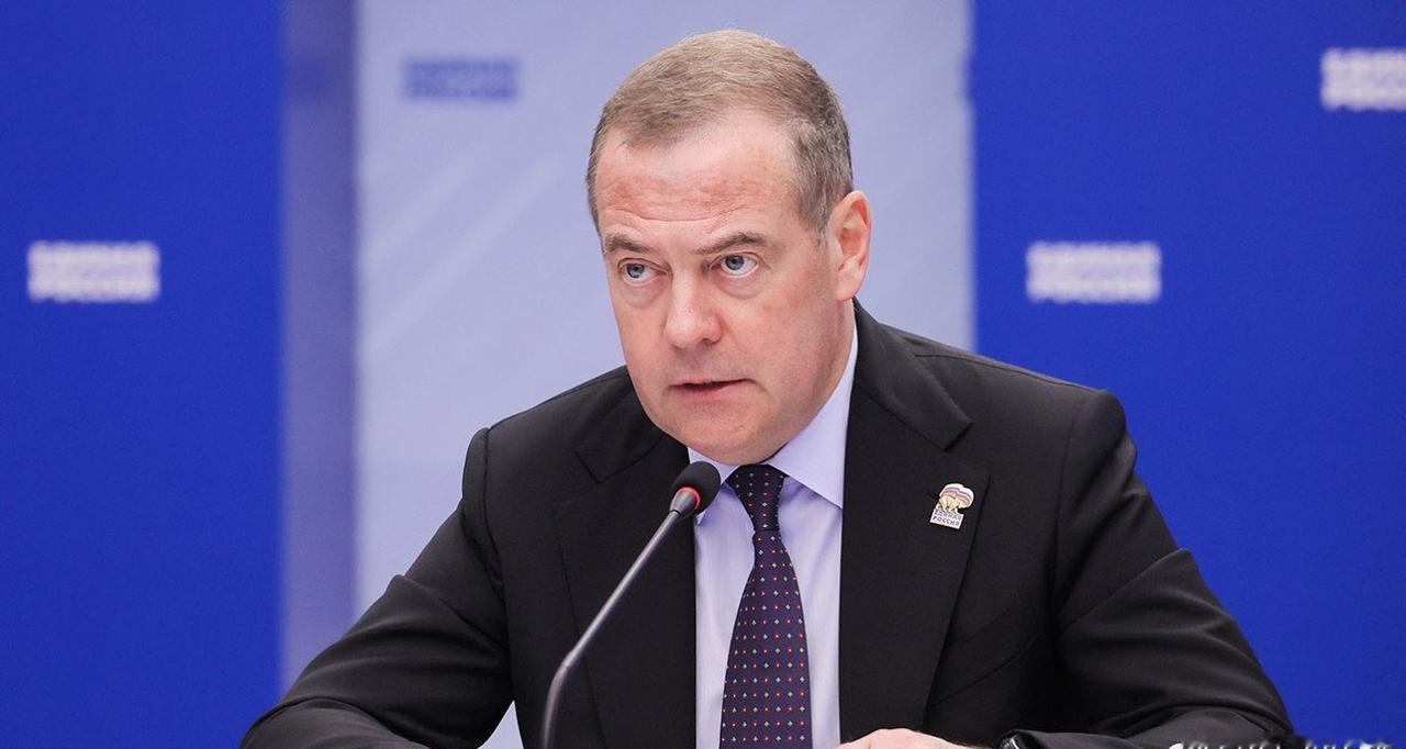 梅德韦杰夫：
美国对委内瑞拉的攻击证明，每个国家都必须最大限度地加强自己的军事能