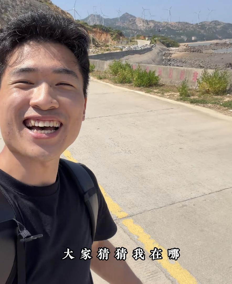 海军听了许健华3句话后回到了莆田
记得前几天海军在许健华四川老家时去山上采玉米时