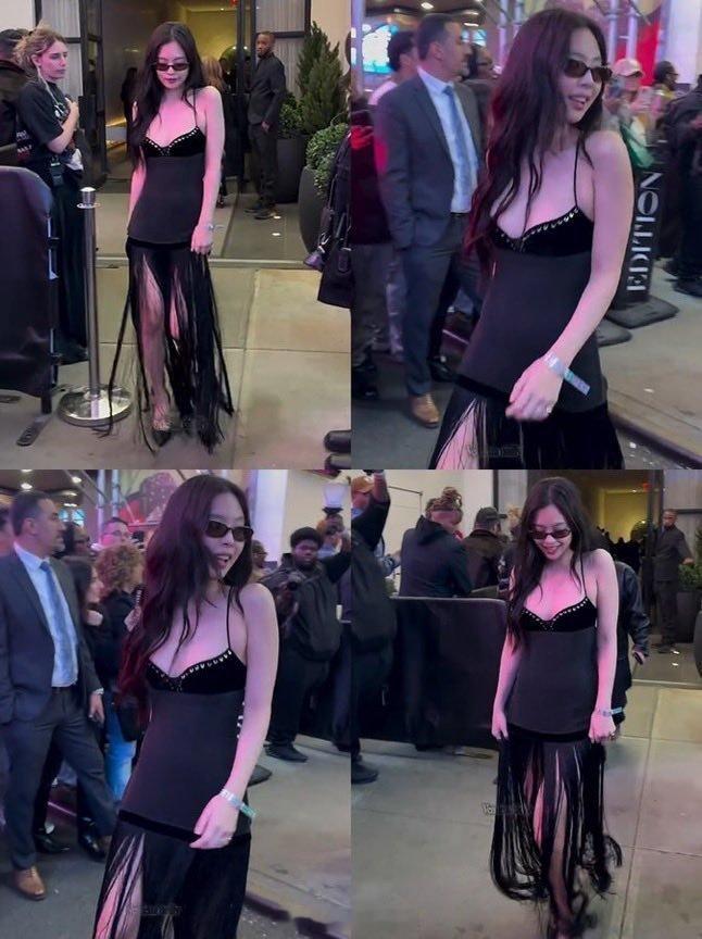 Jennie 妈咪降临 纽约活动这一身吊带流苏裙，把Jennie的身材优势展露无