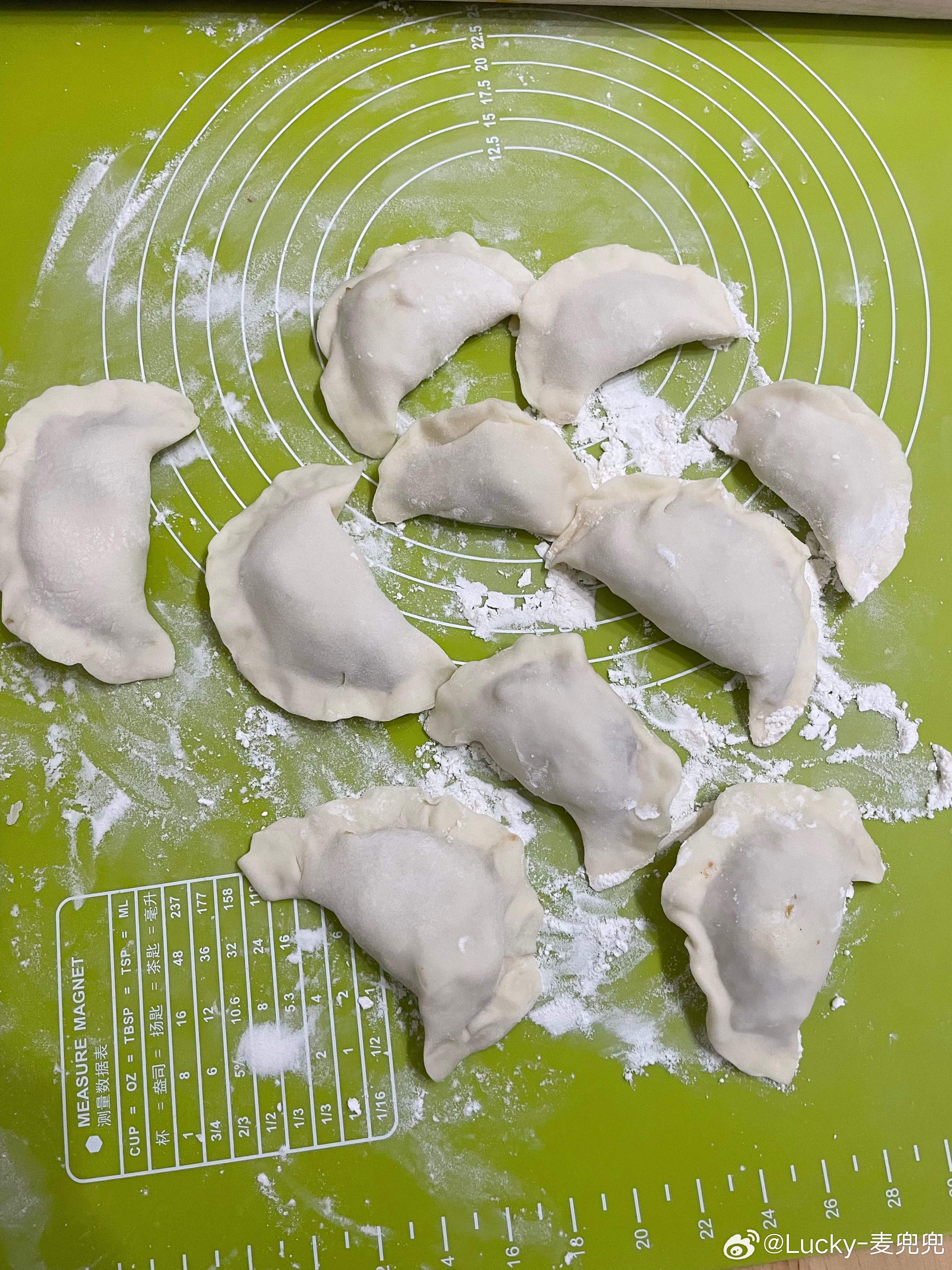 我今天有点厉害包了素饺子🥟超市饺子皮卖完了我自己和面面和馅都刚刚好不多不少不得