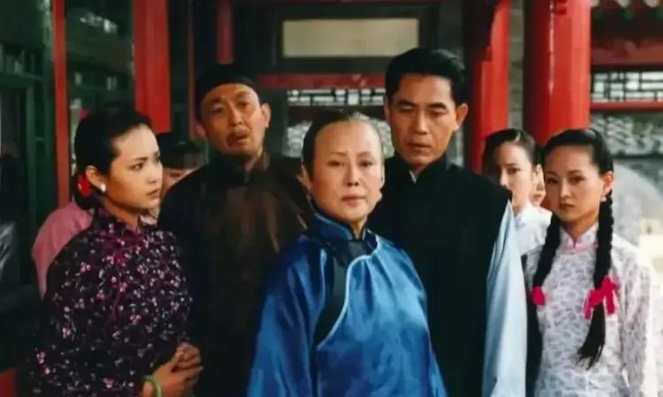 令人悲痛的消息传来，我们心中充满了极度的悲伤。曾经的欢乐时光如今已成为永恒，再也