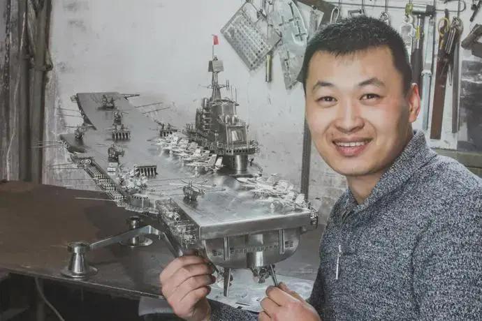 山东烟台42岁焊工任百林，初中毕业，凭一身手艺与爱国情怀，耗时3年、耗资5万，用