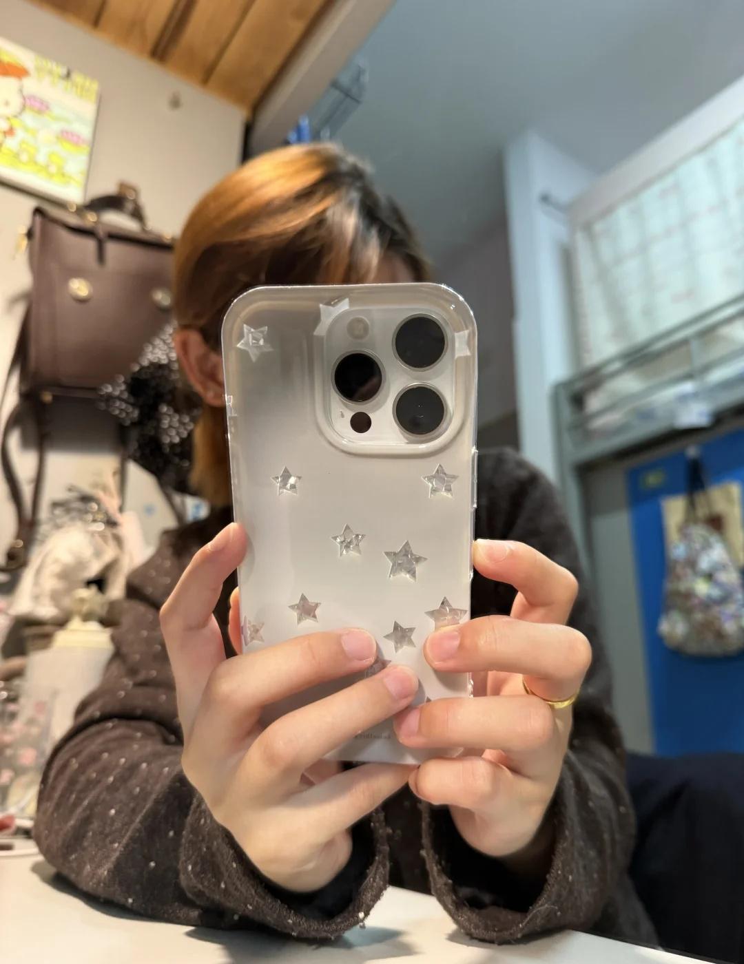 16pro壳记之星星灰壳篇！！！🥰🥰
手机壳对镜拍