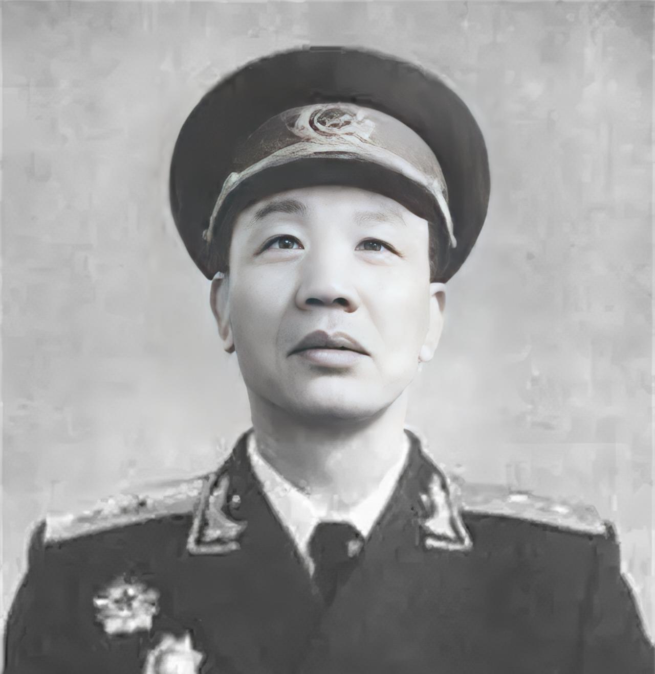 王恩茂，新中国新疆建设史上举足轻重的领导人，主政新疆这一中国面积最大的省级行政区