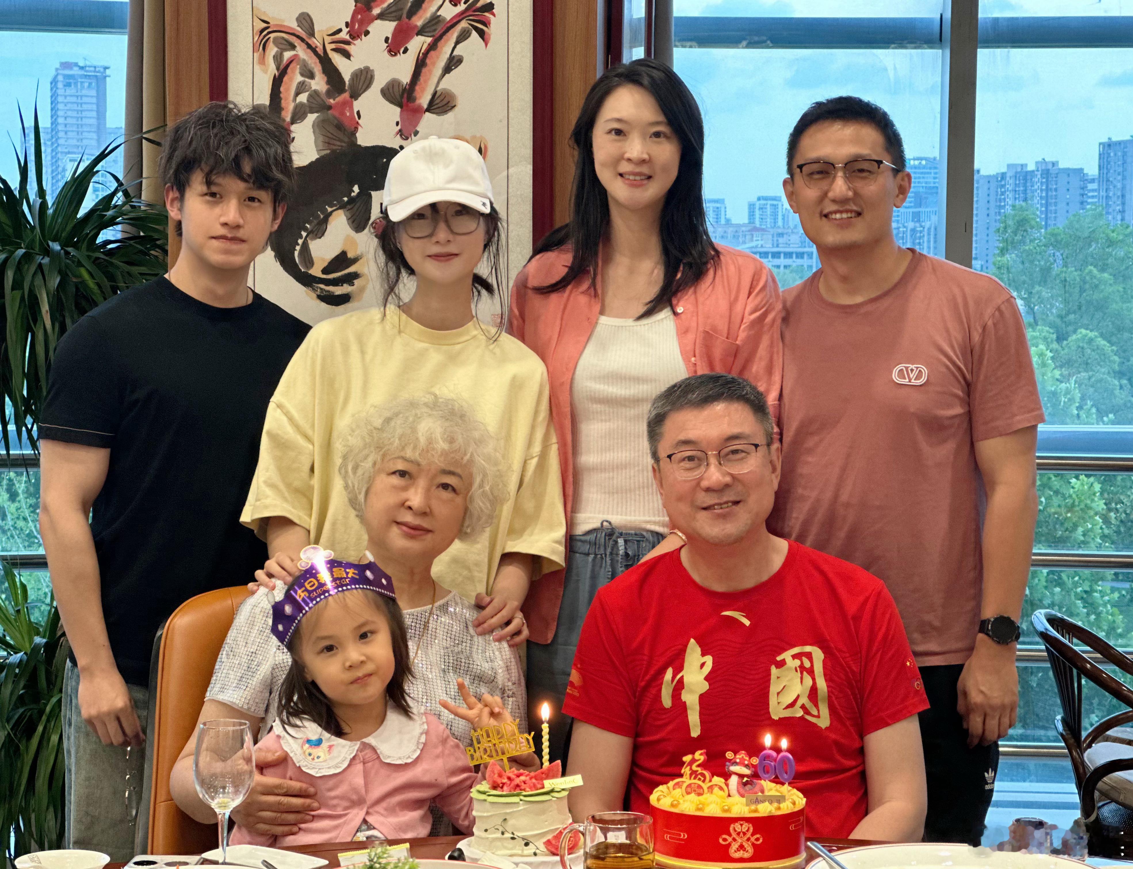 祝妈妈们母亲节快乐💐也祝爸爸妈妈生日快乐啦🎂💖☀️闪闪发光的妈妈母亲节 ​