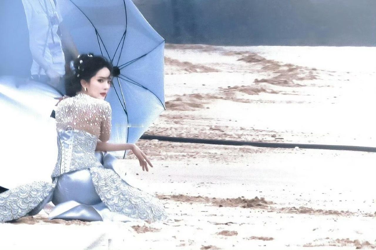 娱乐[超话]杨幂将拍Elle杨幂明年要拍elle杨幂将拍Elle，这就预告上了 