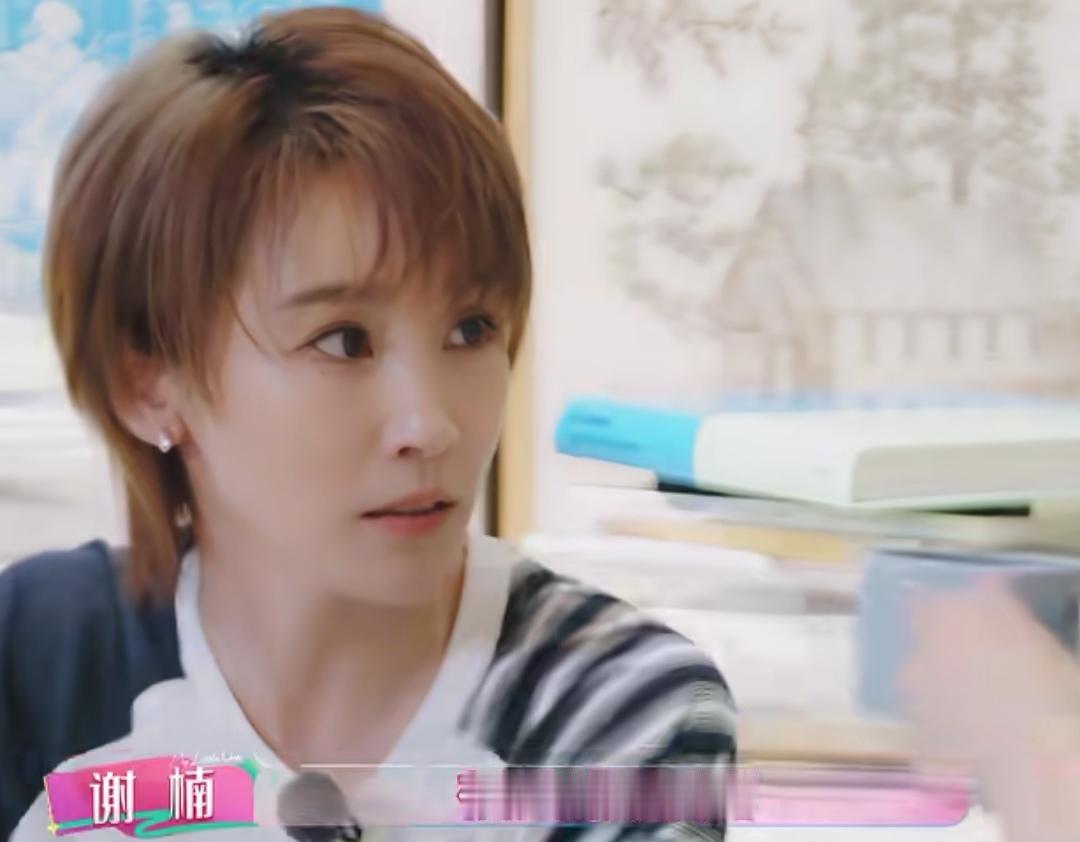 陈妍希怀孕的时候还在拍戏，导演问她是不是胖了。
陈妍希:“然后我就假装没事略过这