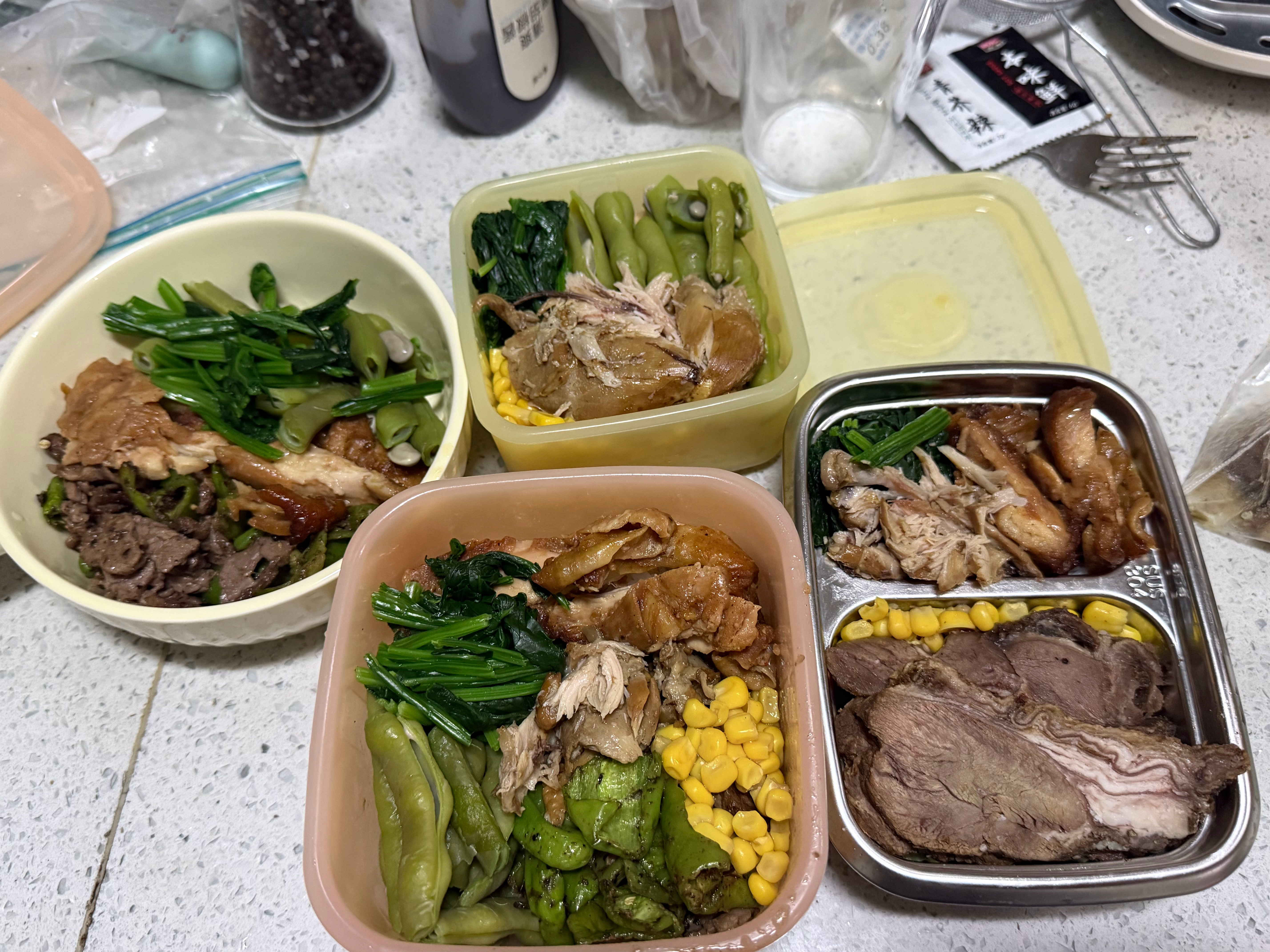 预制菜大王星期天晚上做好饭每天中午自己带预制菜吃 再从单位打包三块钱的剩菜回家加