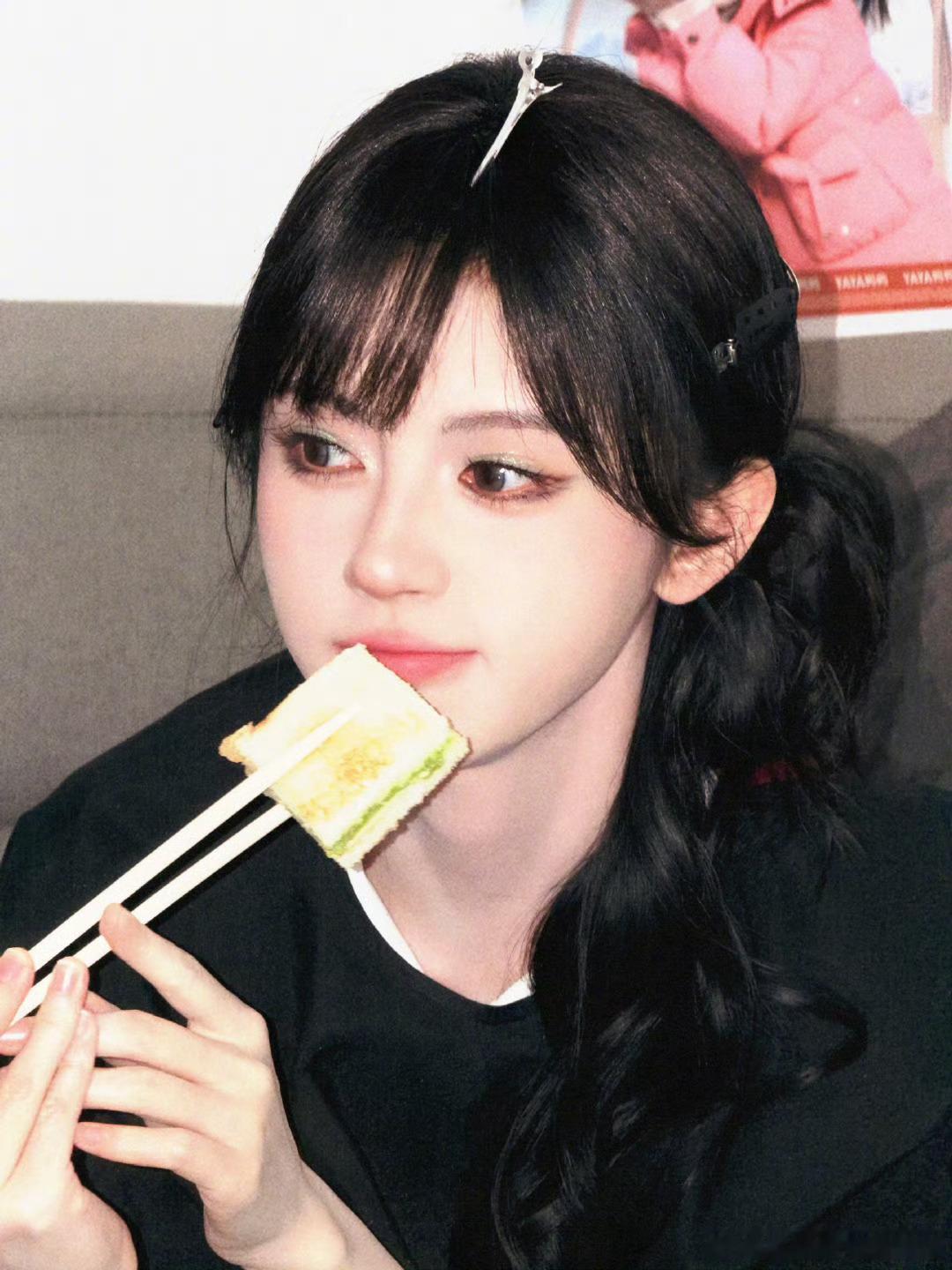 jjy 鞠婧祎露芜衣 jjy鞠婧祎姜黎非jjy鞠婧祎“耳机里单曲循环是她的歌 心