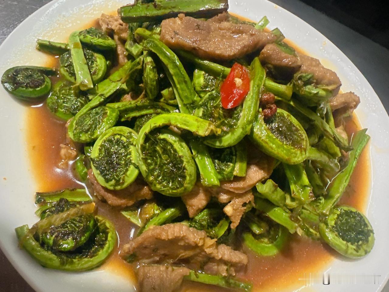 今晚上就吃的这个↓
“黄瓜香”
从大东北寄过来的。
我第一次吃，黄瓜味没尝出来，