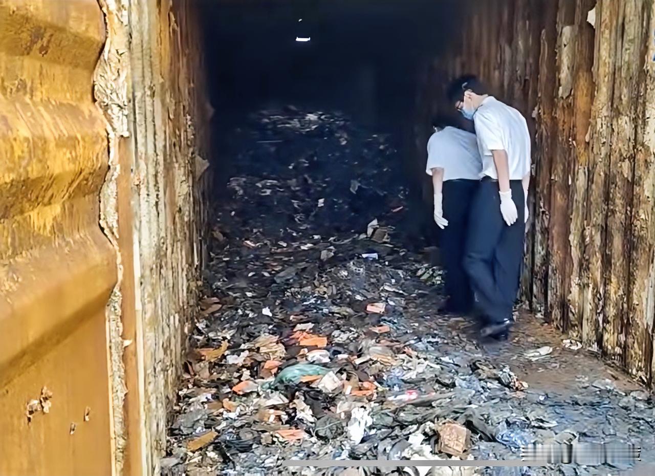 太坏了！浙江宁波，一海关对入境集装箱检查中发现，说是空箱子，重量却不对，打开一看