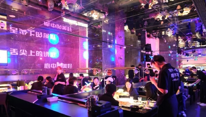 海底捞的烤肉店也做不下去了海底捞旗下焰请烤肉铺子广州店全关 近日，有网友发帖称海