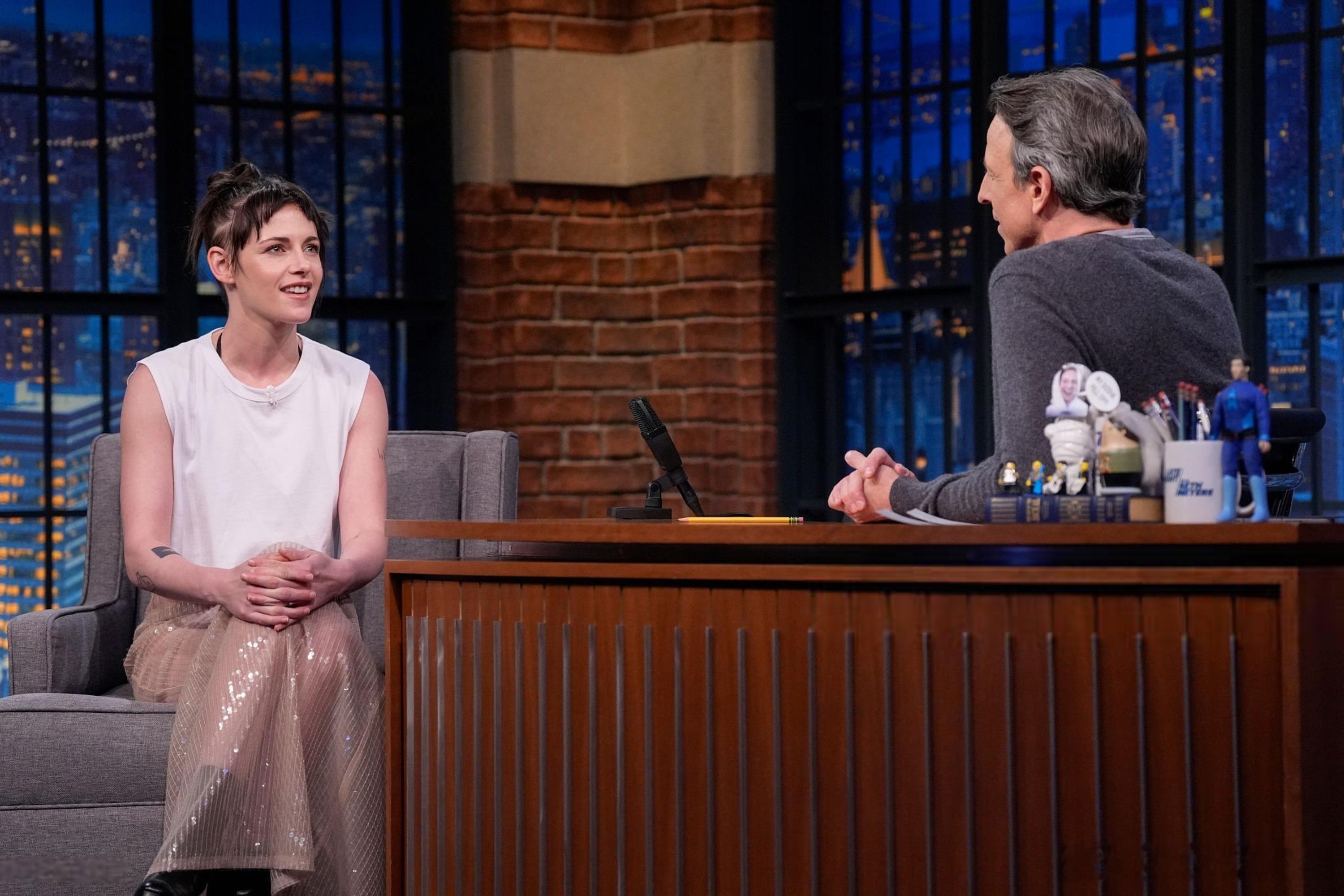 kristen stewart克里斯汀斯图尔特今日做客《Late Night W