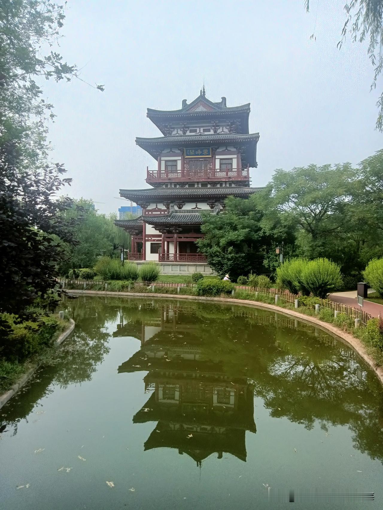 好长时间没去高陵了，今天下午我搭乘地铁10号线又一次走进渭北高陵！去过几次高陵，