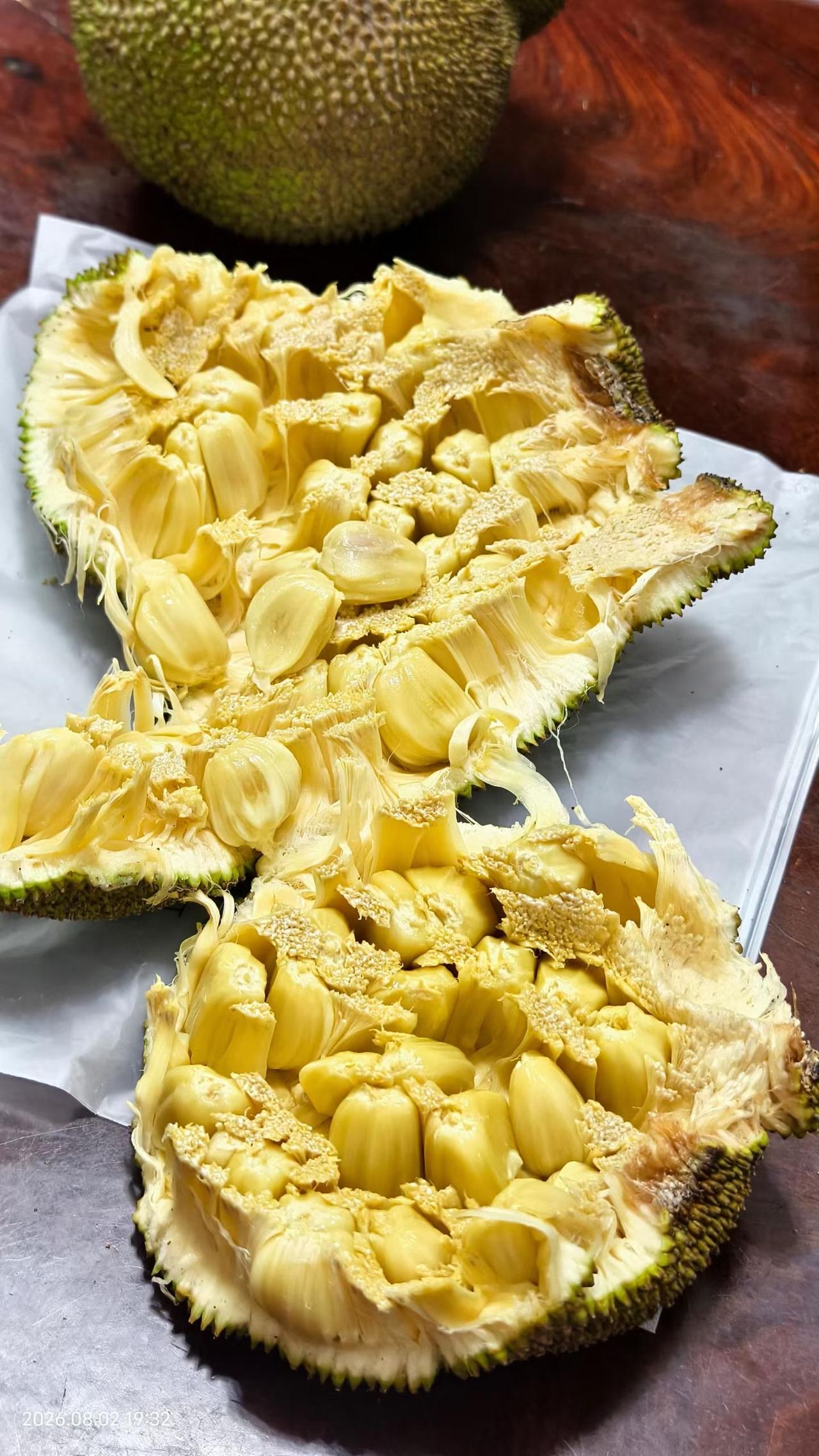 广西人才懂得人间美味。木菠萝全身是宝，果肉可以直接吃，果核洗干净煮着吃，果筋和果