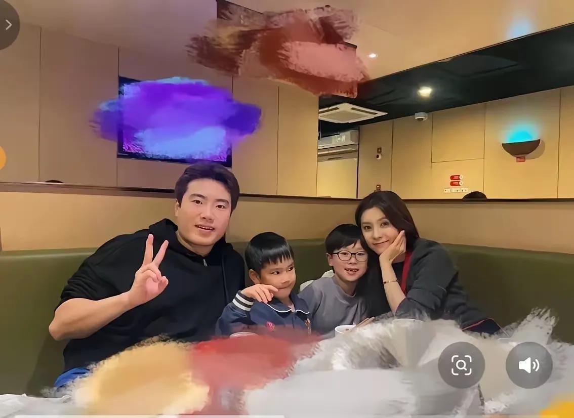 好奇查了一下梁靖昆的出生，
 
不查不知道，一查才发现
 
原来梁靖昆的背景非常
