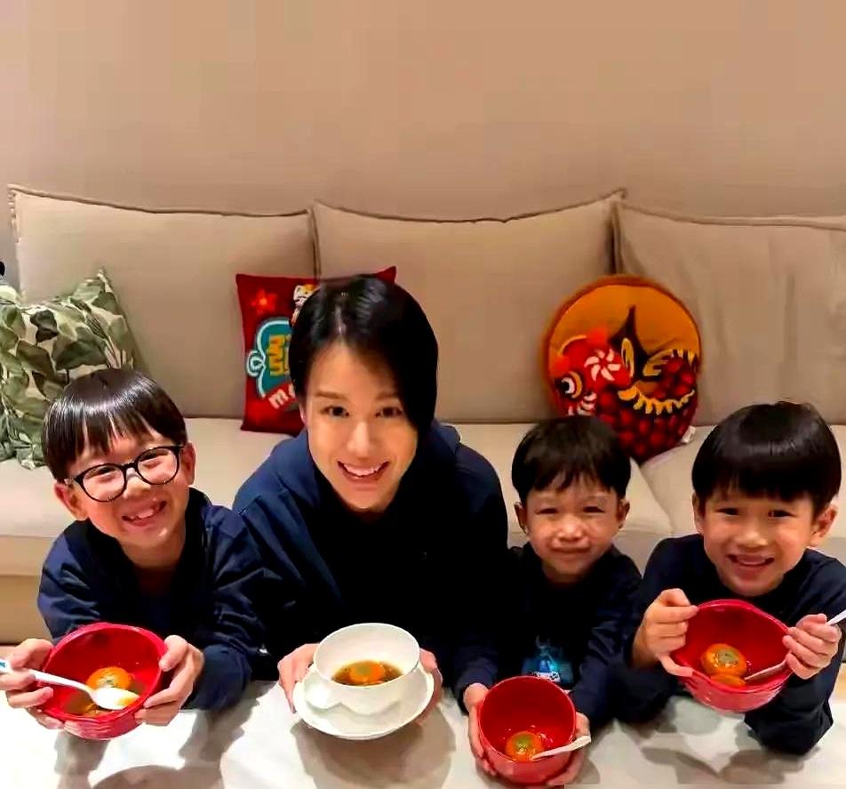 同一段旧情，最狠的结局不是错过，是各自活成了两种答案。
45岁的黄宗泽，把话说