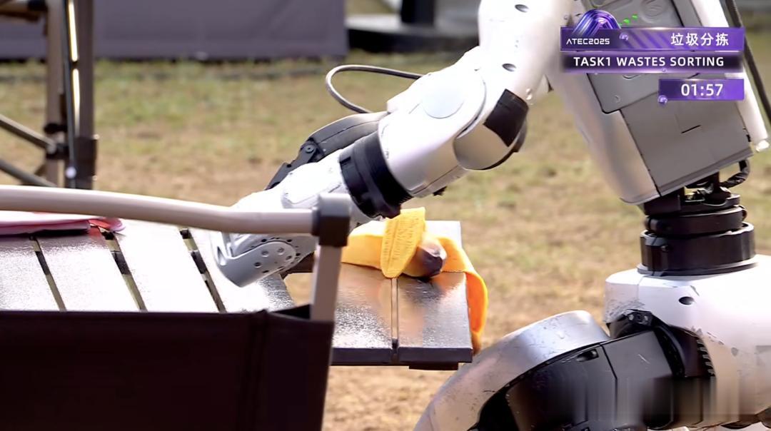 机器人集体到香港户外极限挑战，狗比人强