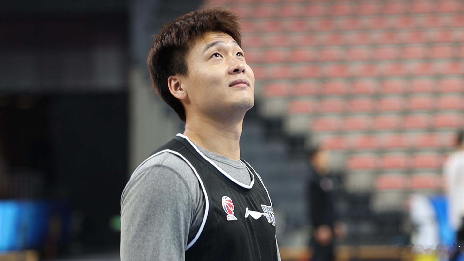 北京男篮vs辽宁男篮 今晚又有比赛啦，高兴不高兴，谁能继续连胜下去？北京首钢