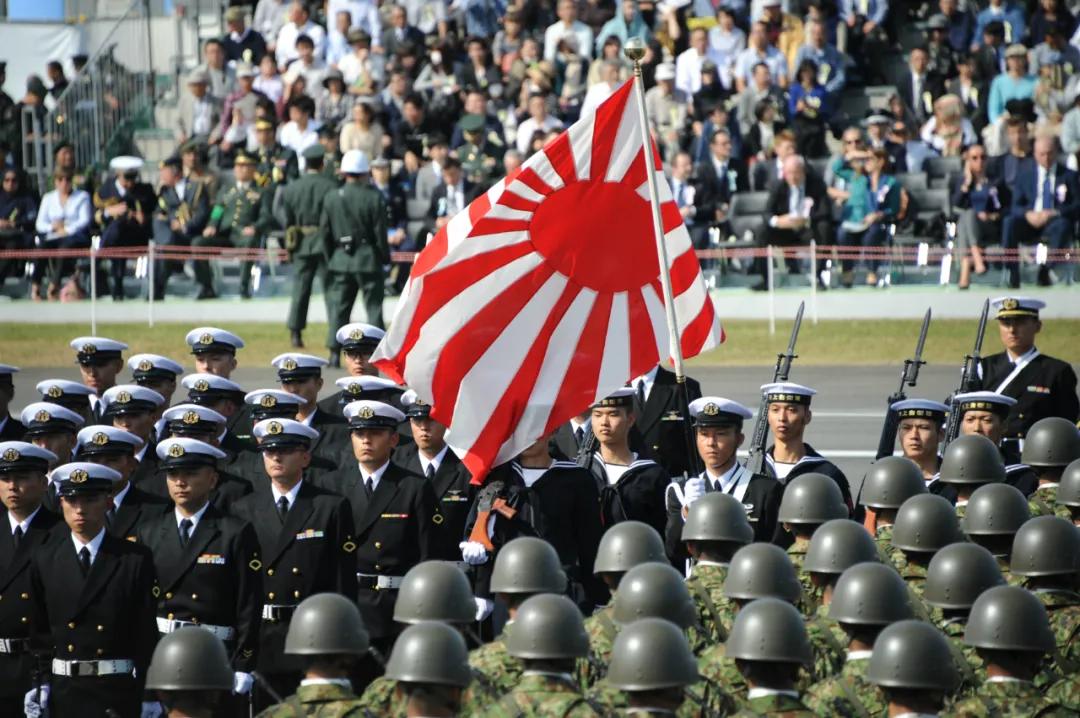很多人以为日本侵华是来殖民的，建工厂、修铁路、搞 "王道乐土"。
错了。日本最初