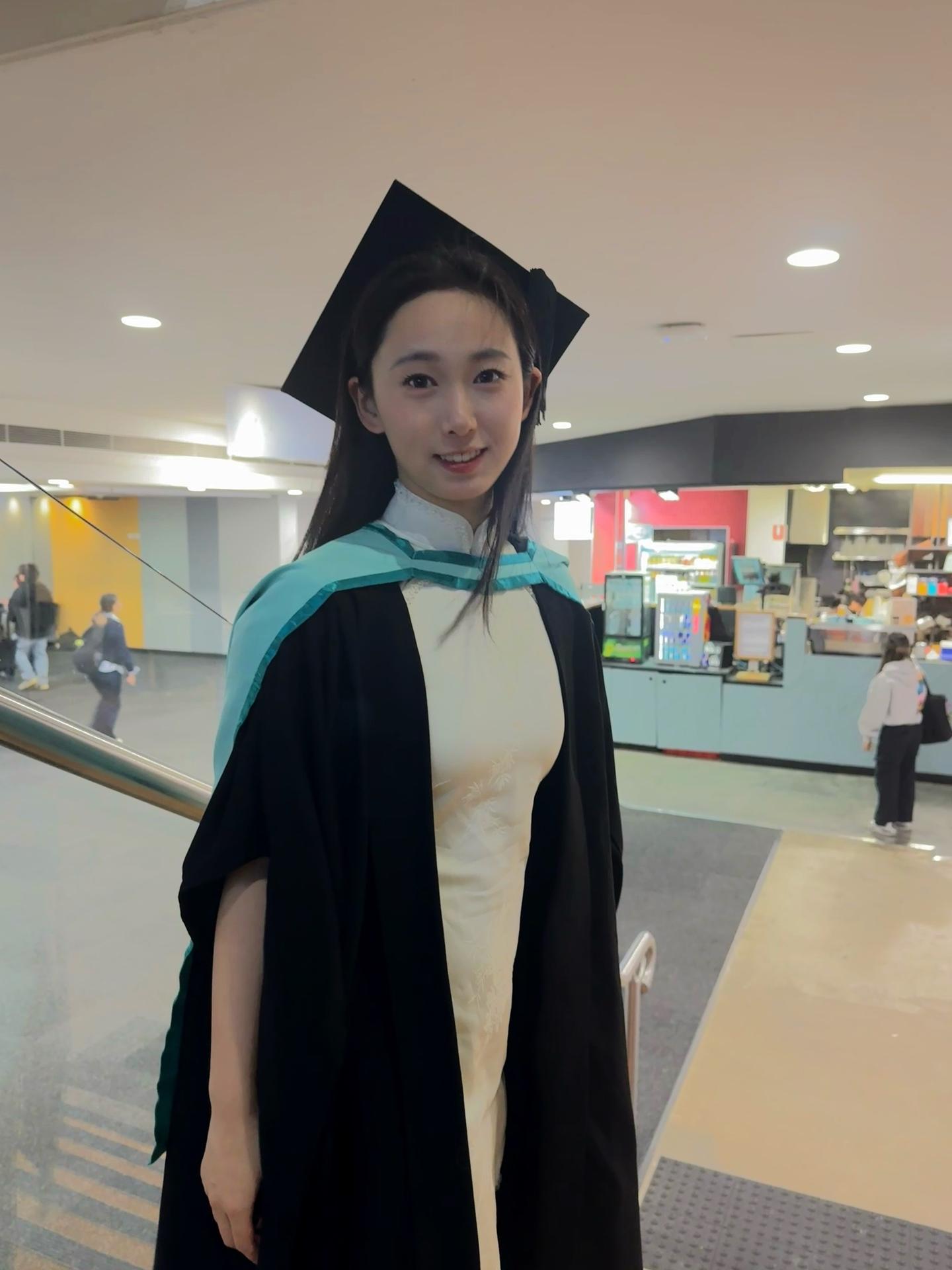 毕业啦 学生时代就到此告一段落了 匆匆忙忙就开始工作 翻看旧照片才知道...
