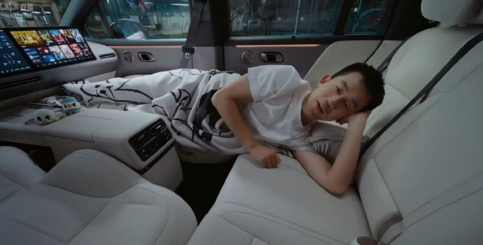 理想总裁躺着开发布会 李昕旸李总在i6发布会直接开躺随地大小睡，可太松弛了！这也