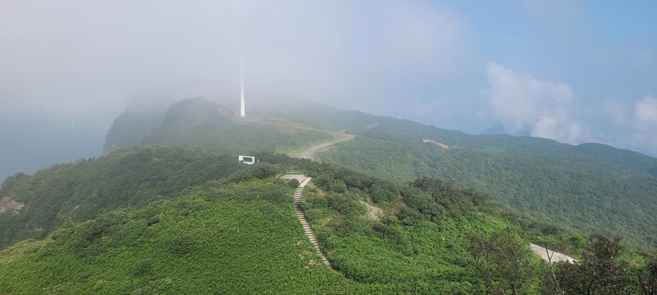 暑假出游
D12（8.21）
    早上8:30出门，继续畅游赵云山（罩云山）