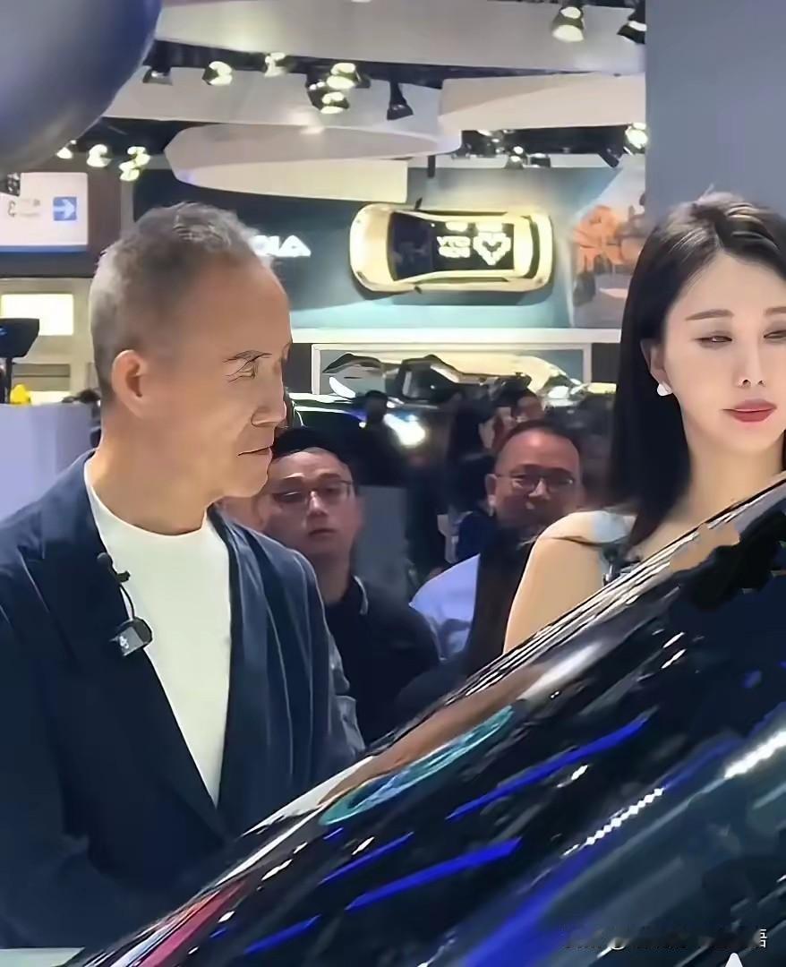 田小姐这表情，真应了那句：被偏爱的都有持无恐！

但田小姐忘了一点，每个人的忍耐