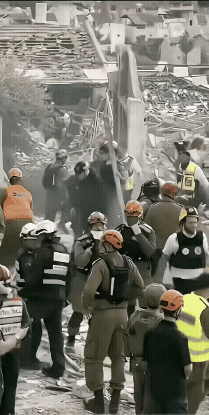 人世间最大的苦难，就是饱受战争的摧残，而且战争这东西是容易反噬人的，当你要打别人