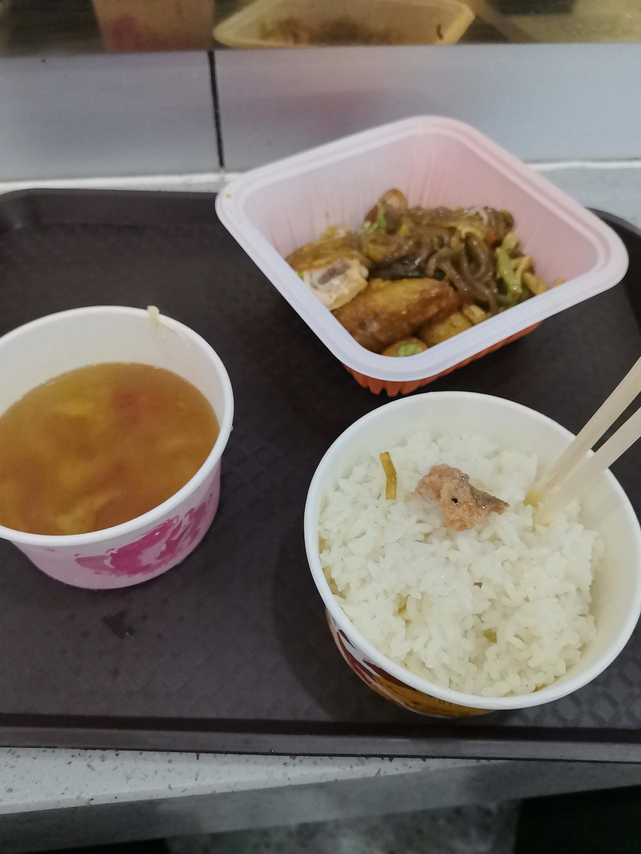 上面天天逼着我们加大力度催收物业费，电话打得都被许多业主拉黑了，没拉黑的也都不接