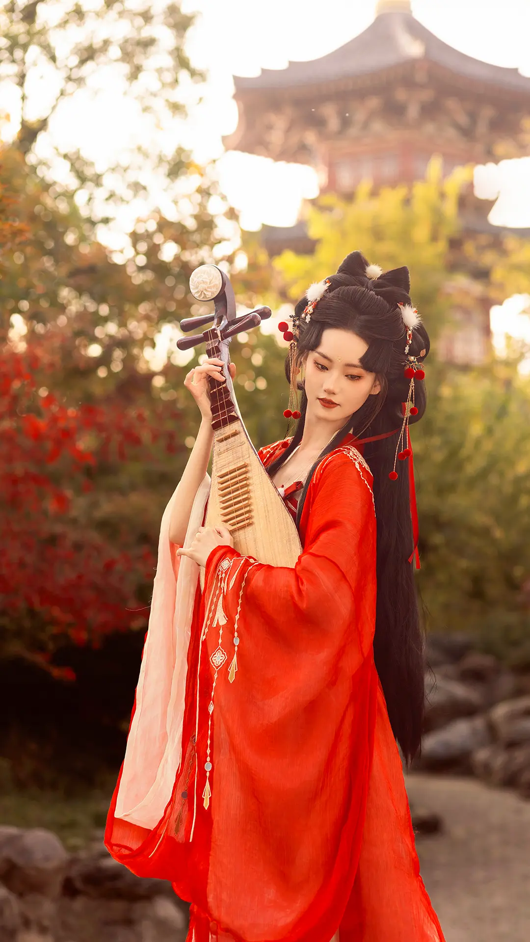 秋日的兴庆宫，总是让人迷恋~。摄影妆造：  拍摄场景：兴庆宫公园 -