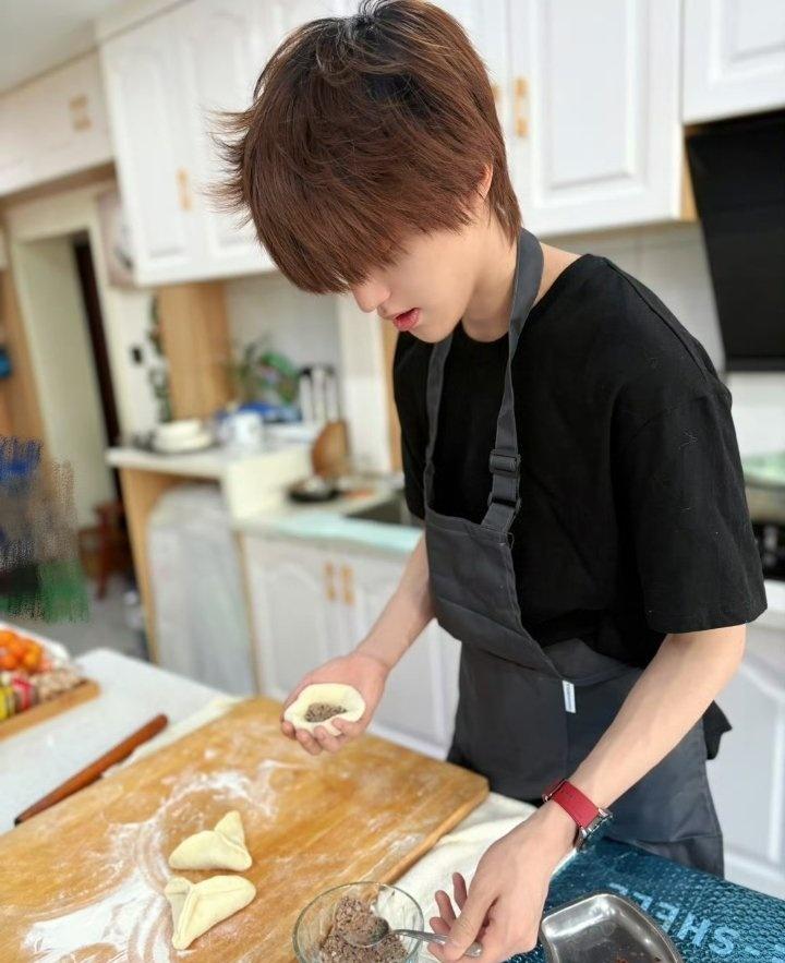 哈哈哈哈热爱运动的男孩子，活力满满，这就是青春的样子@TOP登陆少年-张泽禹