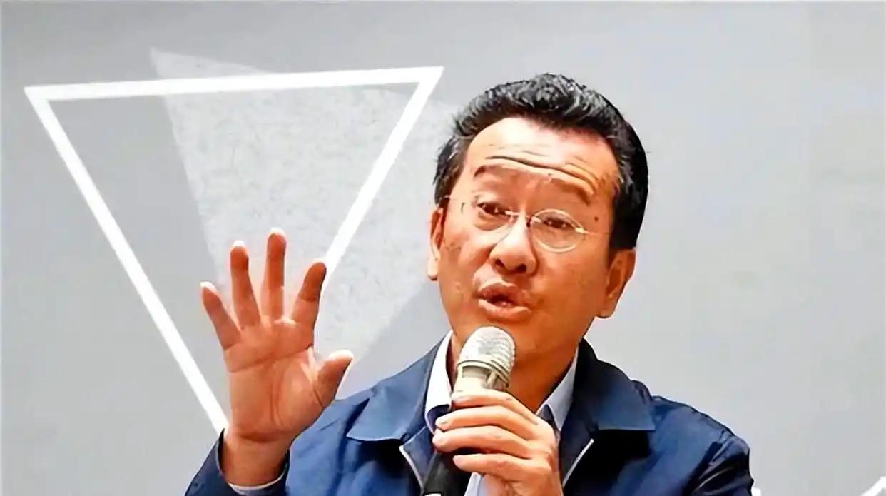 台军头子顾立雄，用心极其险恶，公开了要把台湾同胞绑上战车的计划：“未来台北街头的