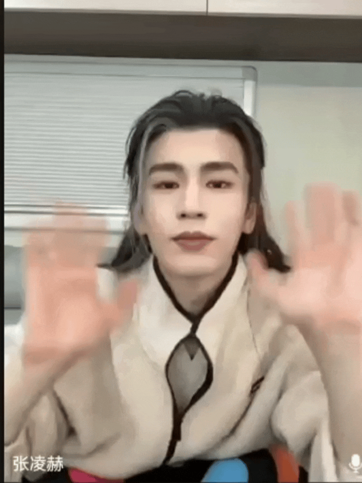 不知道他在干嘛但我一直在笑 