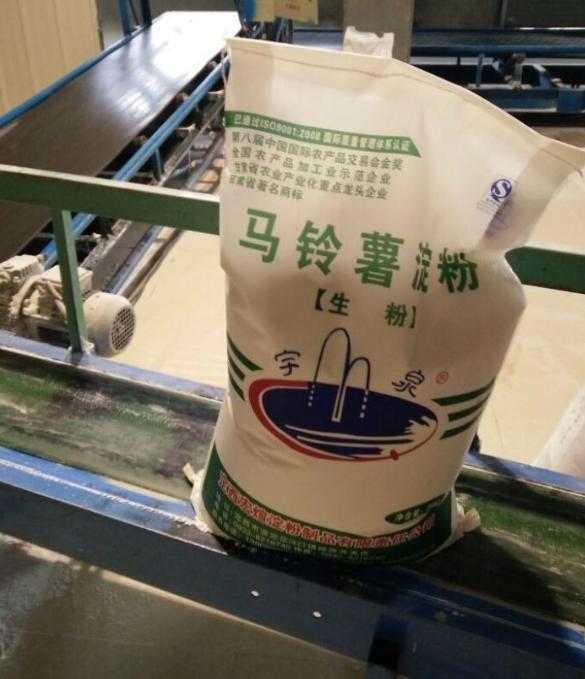 太离谱！你炒菜、吃火锅用的淀粉，可能是发霉发臭的薯片废料！很多人吃东西都有个安全
