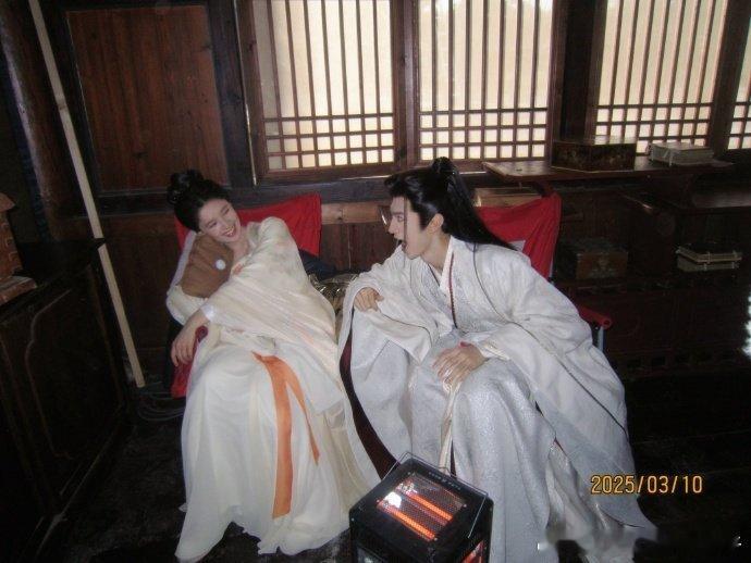 陈哲远晒张婧仪合照陈哲远、张婧仪《梦花廷》今日杀青，陈哲远晒和张婧仪合照，二位首