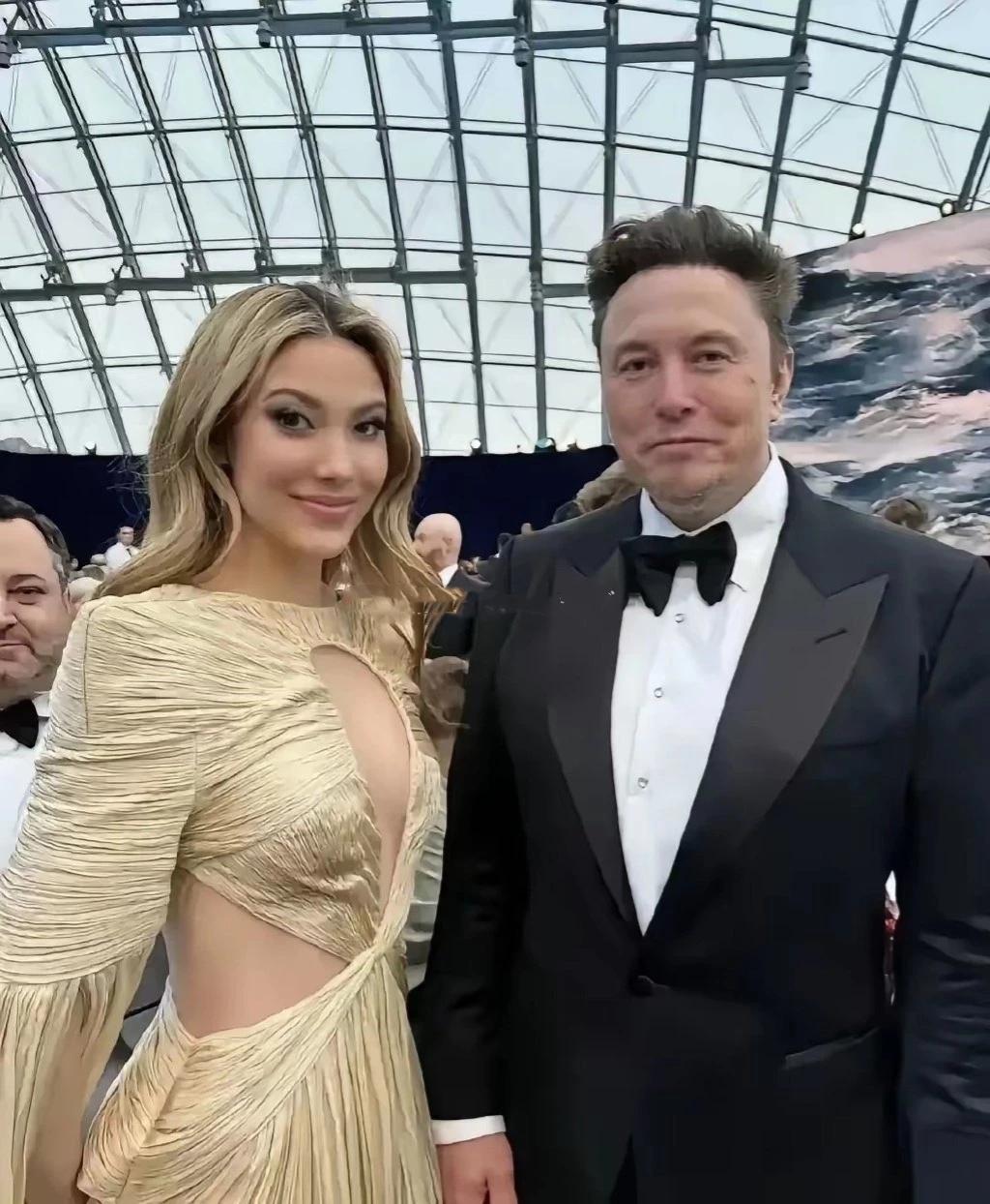 谷爱凌真是厉害，连马斯克都让她弄得有点尴尬了。她才20岁出头，就特别聪明能干，在